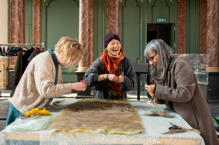 Draden van ons slavernijverleden — museum-expo in Hoorn
