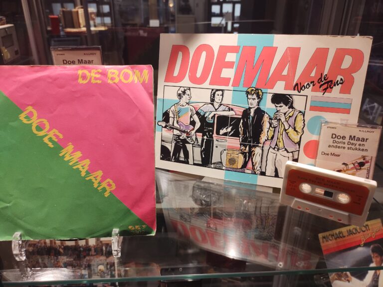 Van nozem tot tiktok: museum van de 20e eeuw duikt in ruim 70 jaar jongerencultuur — museum-expo in Hoorn