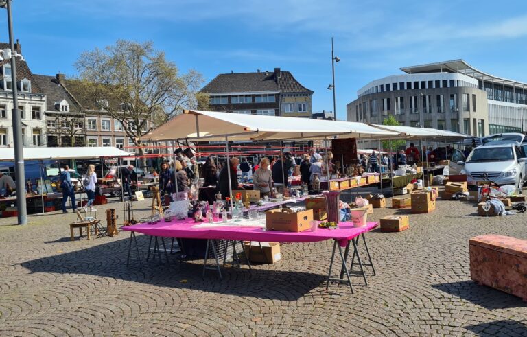 Floraliamarkt in Venhuizen — markt-eten in Hoorn