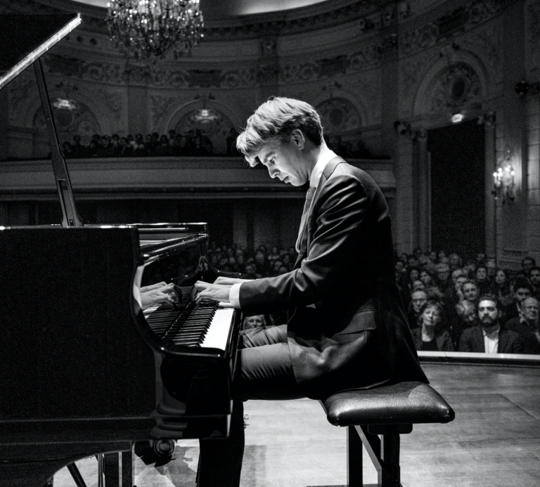 Ramon van Engelenhoven eert filmcomponist John Williams — muziek in Hoorn
