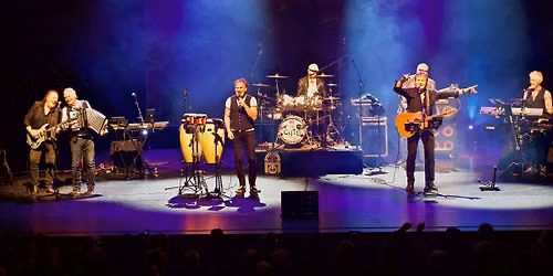 The Cats Aglow Dinnershow in Hoorn