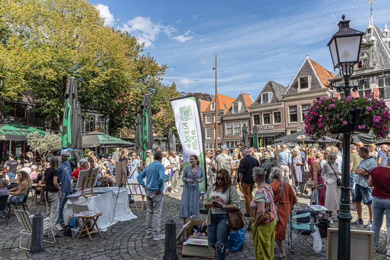 Kunst in de Kas: art-catwalk — museum-expo in Hoorn